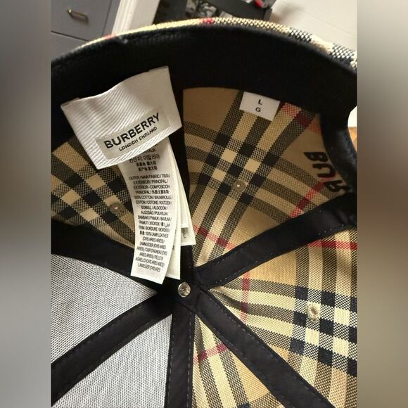 BURBERRY LIKE NEW CANVAS HAT - Picture 6 of 7